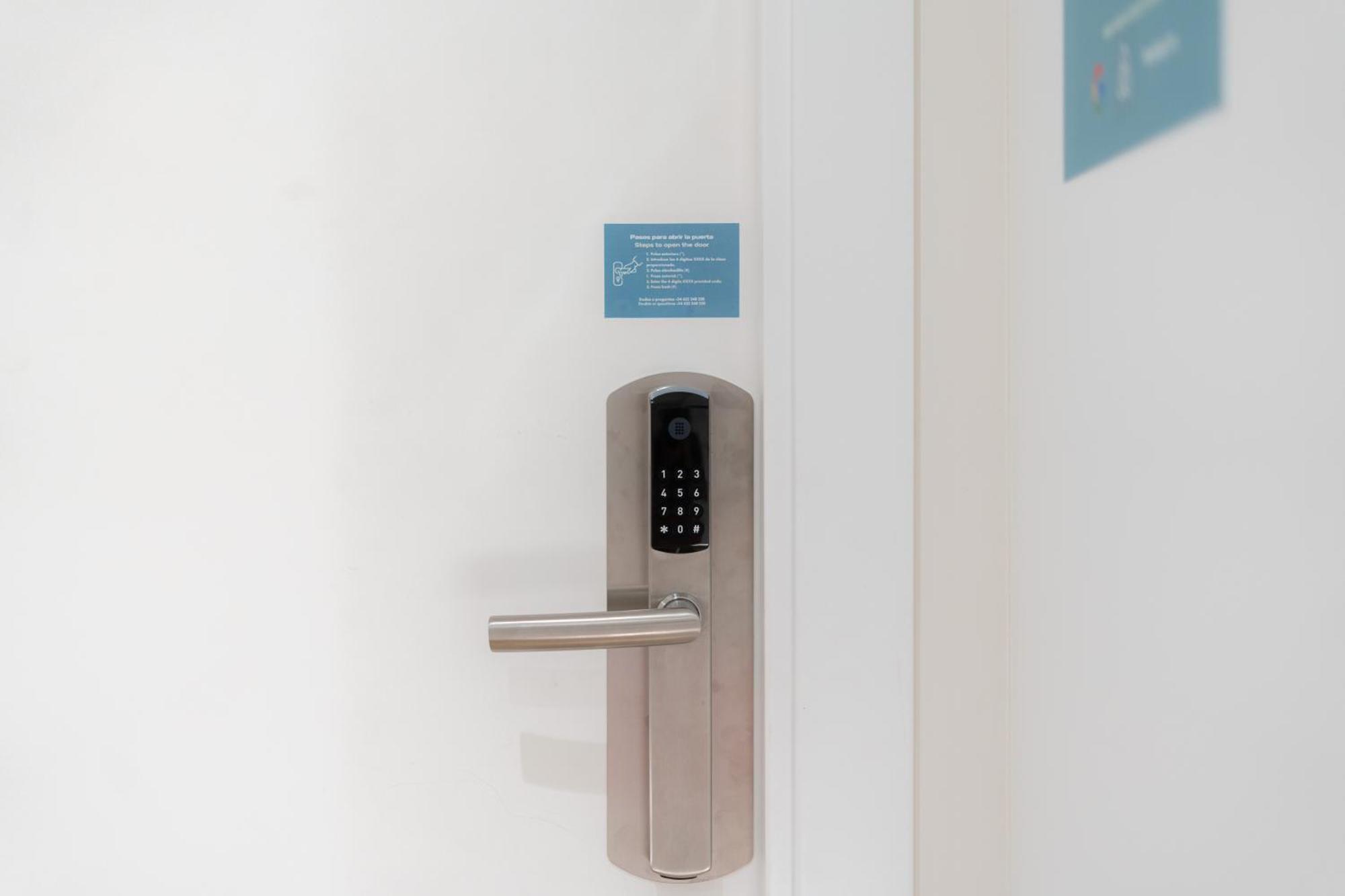 I'M Room Suites Nuevos Ministerios - Bernabeu 'Digital Access' Мадрид Екстер'єр фото